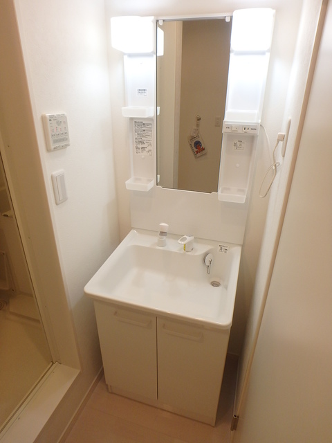 洗面設備　別部屋参考写真です