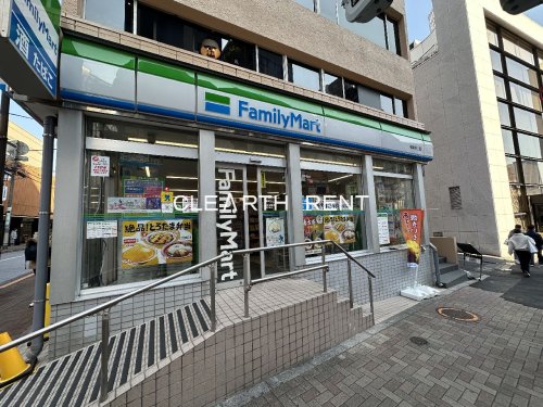 コンビニ　ファミリーマート 神楽坂上店（コンビニ）まで637m