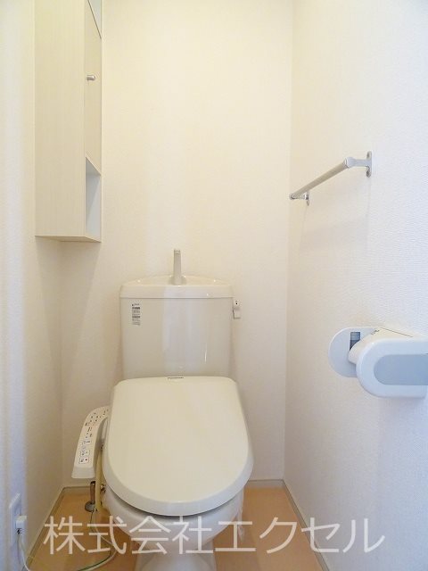 トイレ　ウォシュレット完備です。