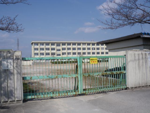 中学校　みよし市立南中学校（中学校）まで900m