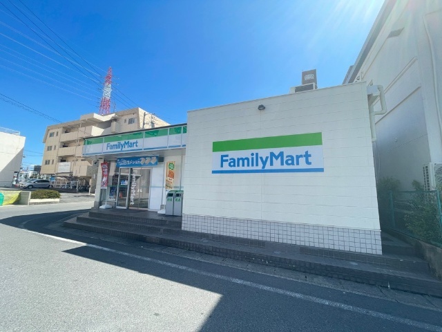 コンビニ　ファミリーマート三好上前店（コンビニ）まで475m