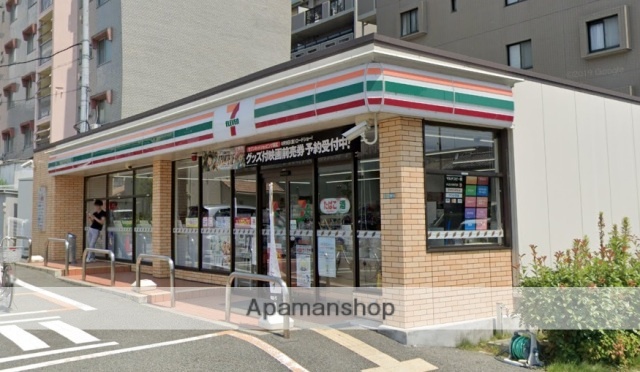 コンビニ　セブンイレブン（コンビニ）まで751m