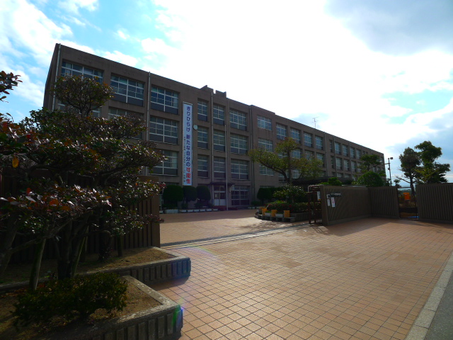 中学校　加古川市立平岡南中学校（中学校）まで741m