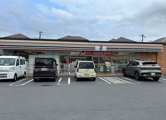 コンビニ　セブンイレブン（コンビニ）まで750m