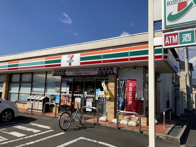 コンビニ　セブンイレブン 開成吉田島店（コンビニ）まで411m