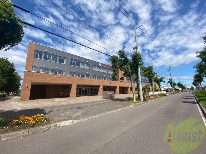 小学校　札幌市立屯田小学校（小学校）まで949m