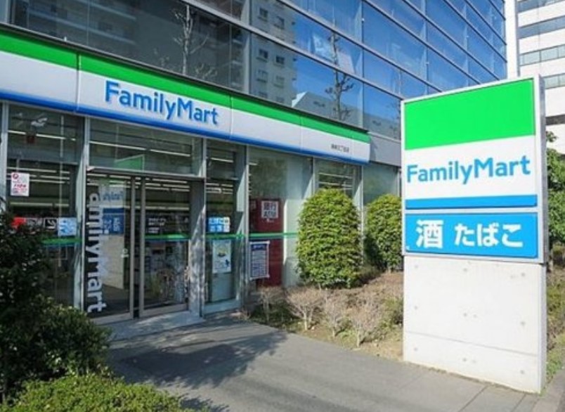 コンビニ　ファミリーマート海岸三丁目店（コンビニ）まで120m