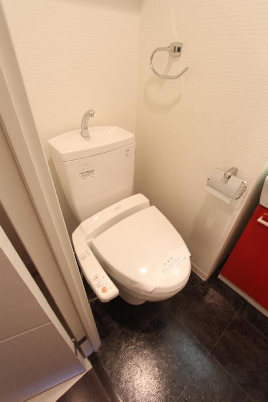 トイレ　同タイプの別部屋写真です。現況優先となります。
