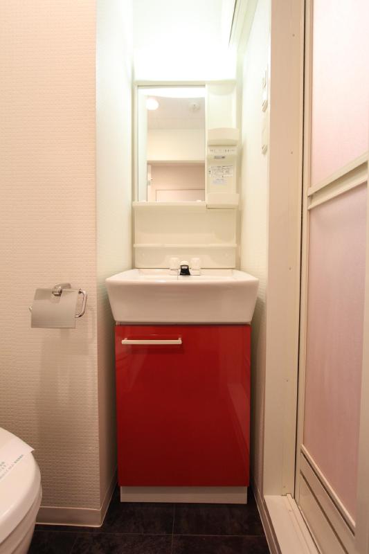洗面設備　同タイプの別部屋写真です。現況優先となります。