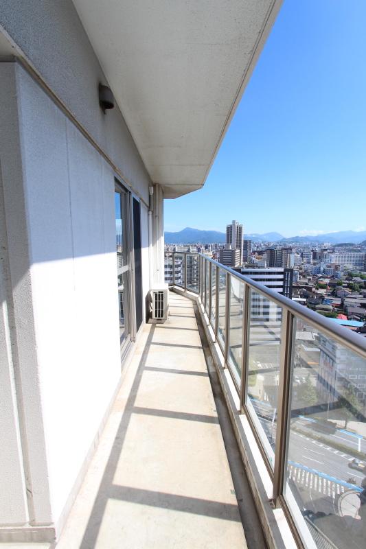 バルコニー　同タイプの別部屋写真です。現況優先となります。