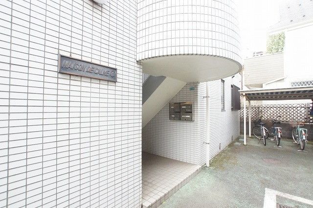 エントランス　￣メゾンドカルムＤ棟￣