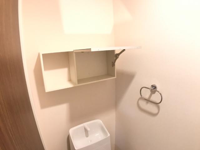 トイレ　収納棚