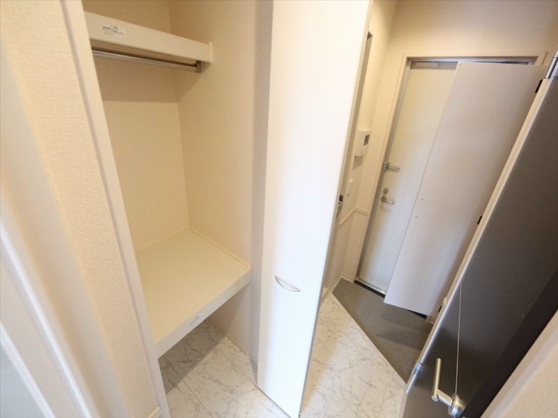 その他　廊下にあるクローゼット（収納充実してます）