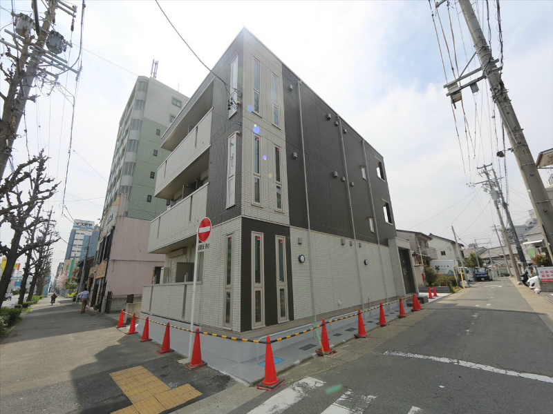 建物外観　外観　オートロック　宅配ＢＯＸ　敷地内平面駐車場