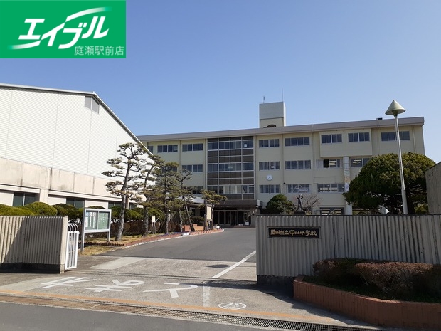 小学校　岡山市立中山小学校（小学校）まで1800m