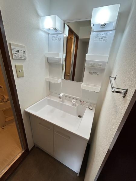 洗面設備　便利なシャンプードレッサー付き