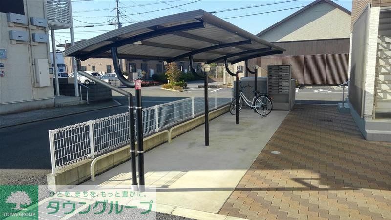 その他　屋根付き駐輪場