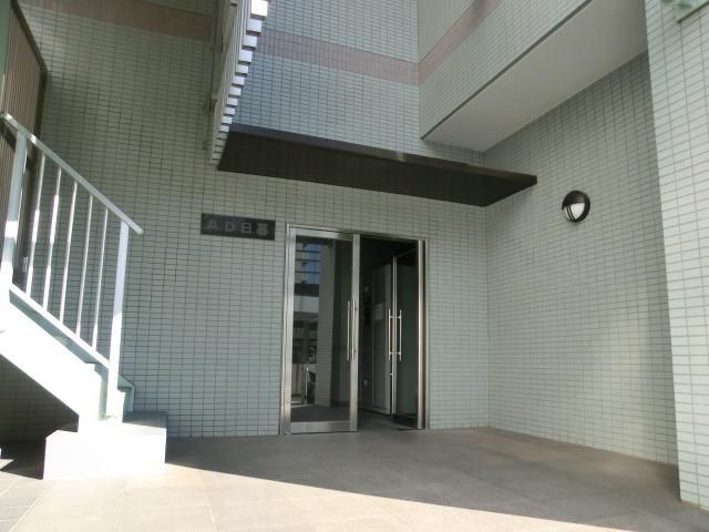 エントランス　防犯カメラ設置済　オートロックエントランス