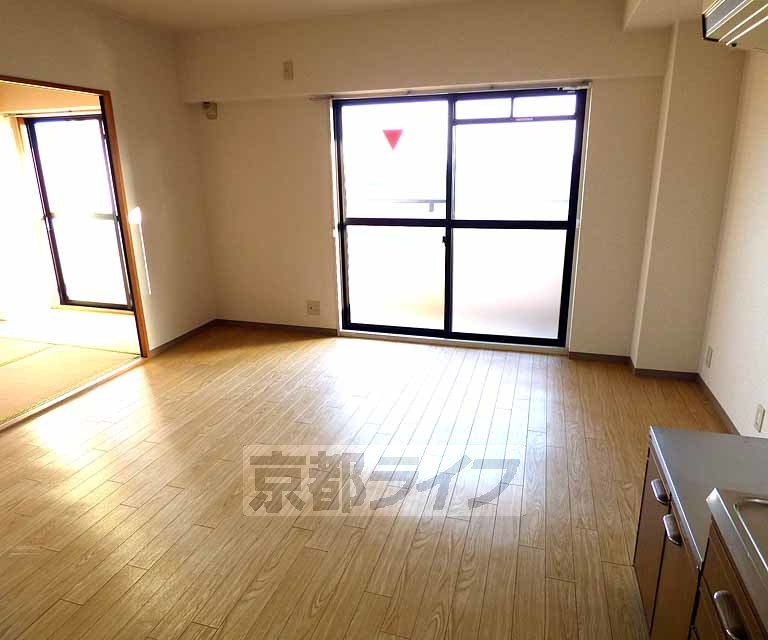 居室・リビング　広くて日当たりも良好です。