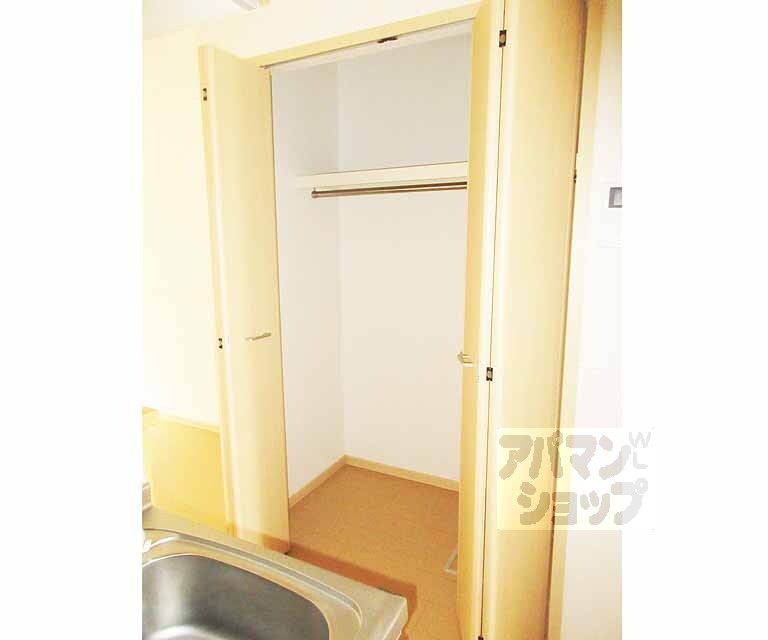 収納　キッチン横にクローゼット！収納には困りません