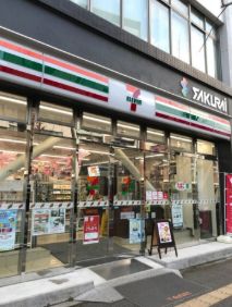 コンビニ　セブンイレブン台東蔵前2丁目店（コンビニ）まで254m