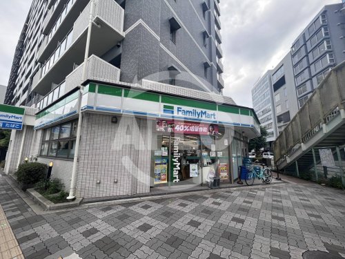 コンビニ　ファミリーマート 新大阪駅東口店（コンビニ）まで50m