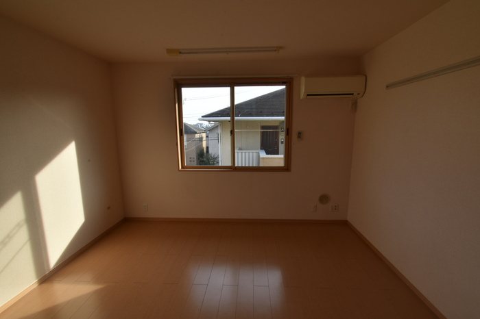 居室・リビング　エアコン付きです。