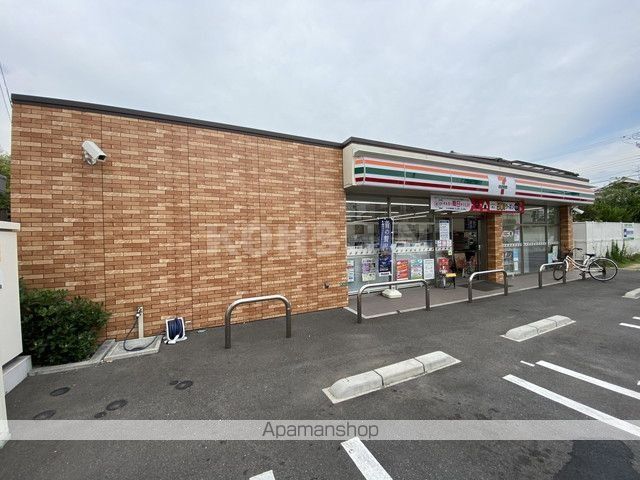 コンビニ　セブンイレブン（コンビニ）まで374m