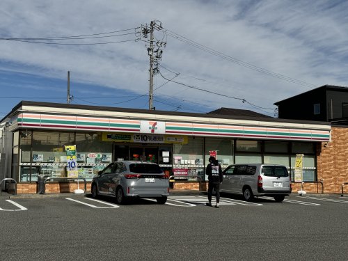 コンビニ　セブンイレブン（コンビニ）まで286m