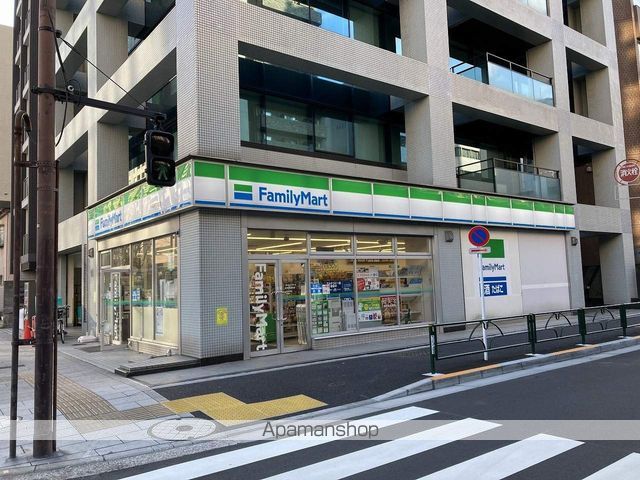 コンビニ　ファミリーマート（コンビニ）まで60m