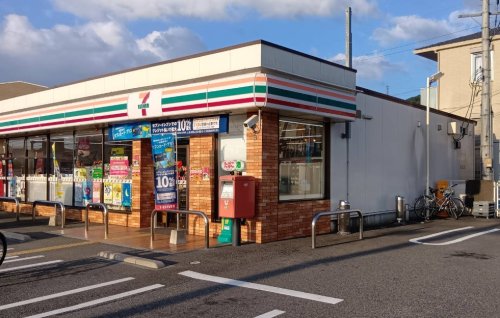 コンビニ　セブンイレブン 加東上滝野店（コンビニ）まで392m
