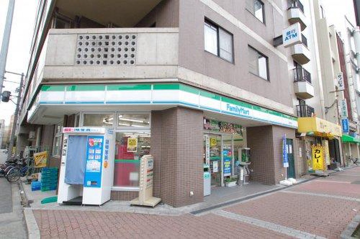 コンビニ　ファミリーマート大国町店（コンビニ）まで280m