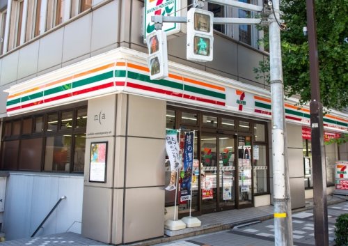 コンビニ　セブンイレブン 中央区八丁堀4丁目店（コンビニ）まで123m