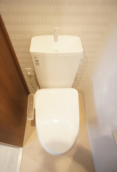 トイレ　別タイプ部屋　参考写真です