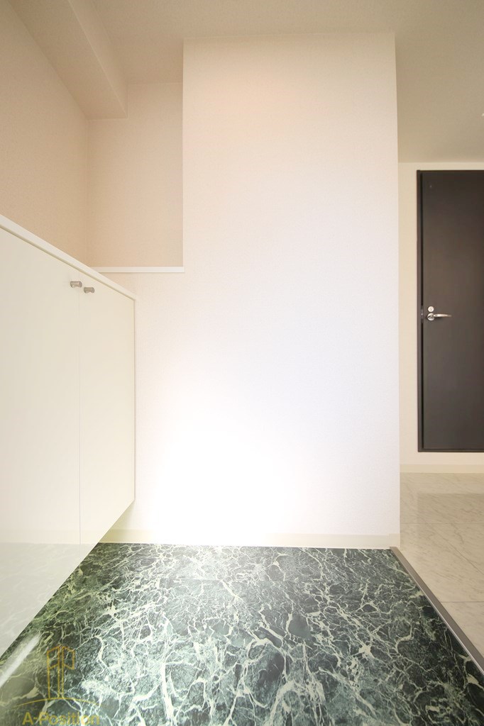玄関　One Stay Shinsaibashi