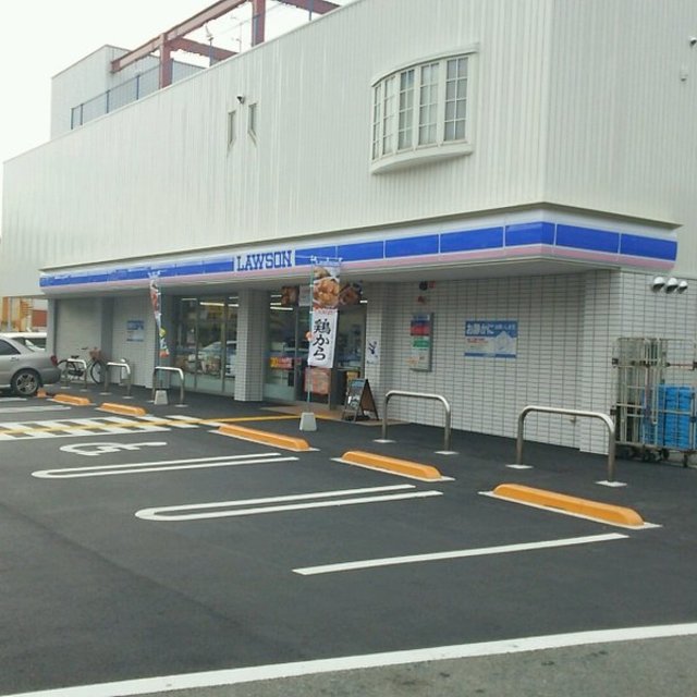 コンビニ　ローソン東大阪西石切町三丁目店（コンビニ）まで393m