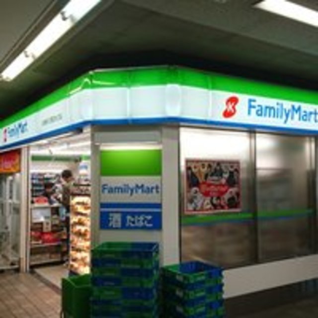 コンビニ　ファミリーマート近鉄新石切駅改札内店（コンビニ）まで575m