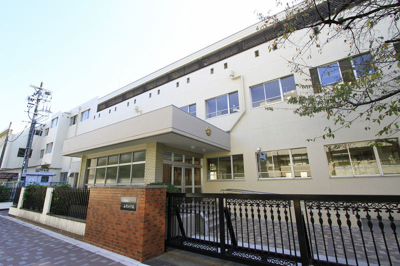 小学校　山吹小学校（小学校）まで670m