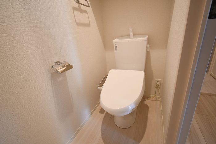 富山地鉄富山市内線 諏訪川原駅 徒歩14分 3階建 築3年のトイレ写真