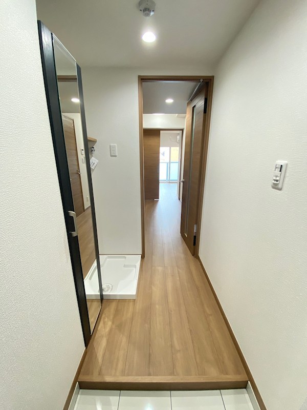 玄関　（参考写真）同じ間取の別のお部屋です