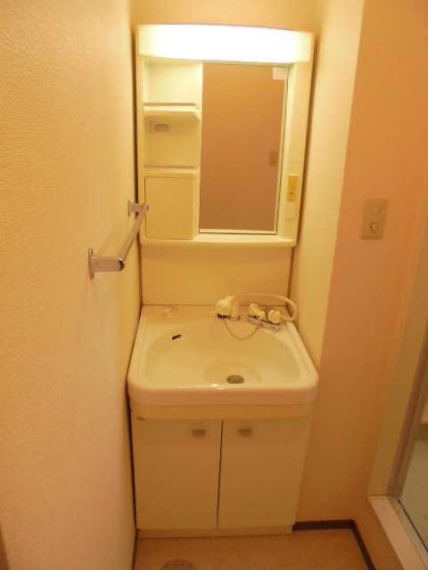 洗面設備　写真は102号室です