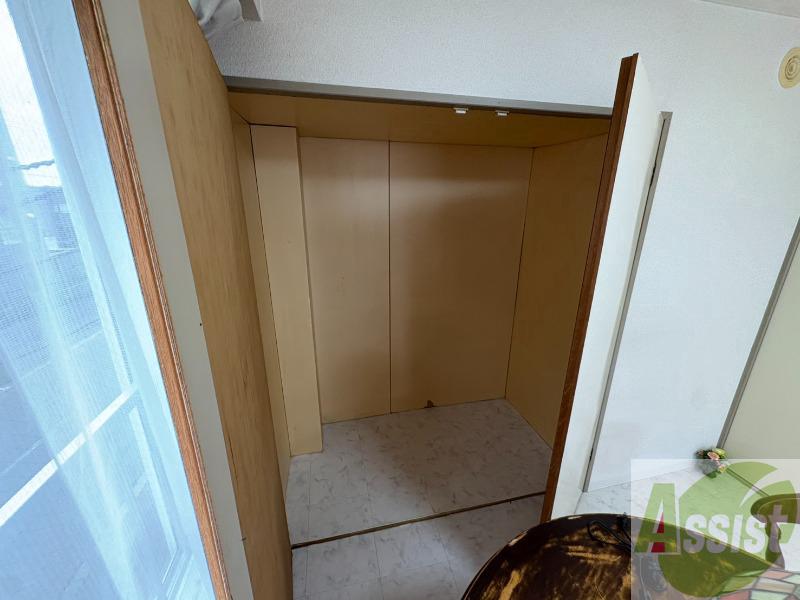 収納　こちらはキッチン下の収納です。物をしまう事ができますね！