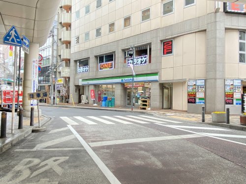 コンビニ　ファミリーマート 柏駅前店（コンビニ）まで527m