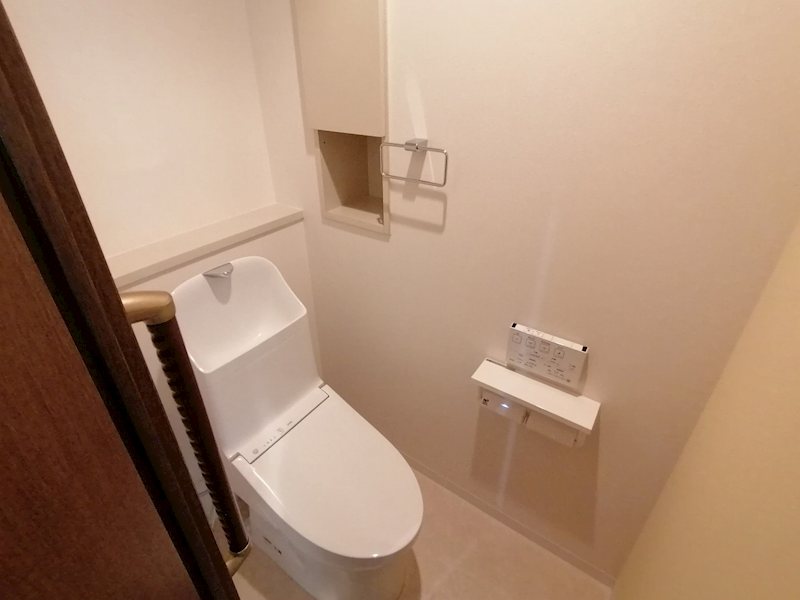 ユニライフ新田辺のトイレ写真