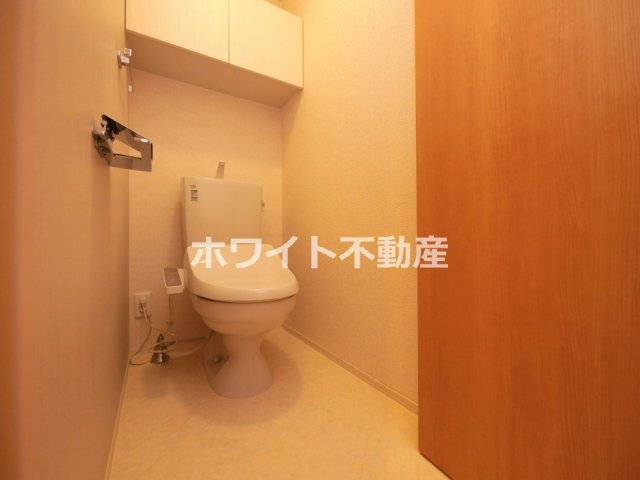 地下鉄千日前線 新深江駅 徒歩7分 3階建 築10年のトイレ写真