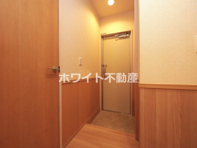 地下鉄千日前線 新深江駅 徒歩7分 3階建 築10年の玄関写真