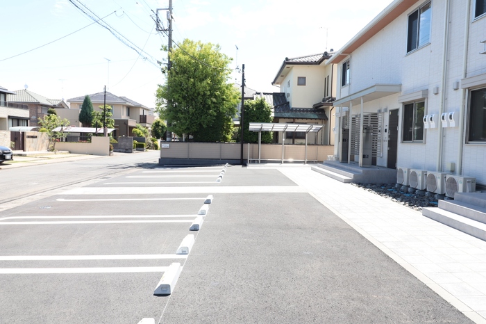 駐車場　駐車場1台付きです。駐輪場、敷地内ゴミステーションあり。