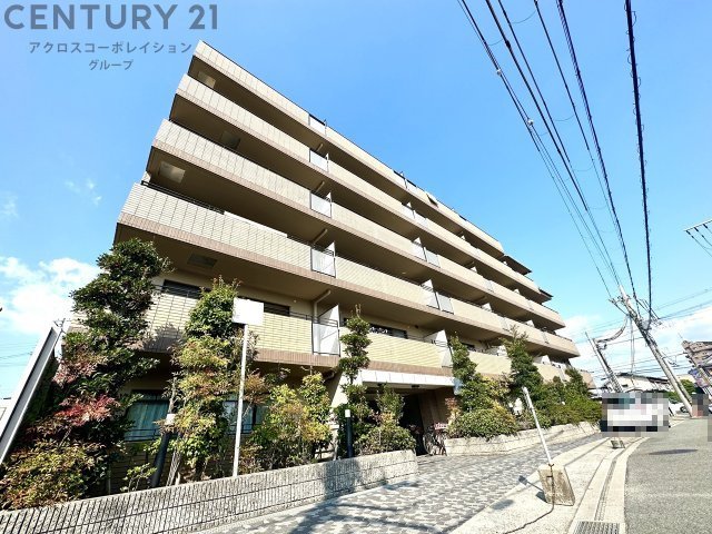 建物外観　敷地内に駐車場・駐輪場あります！