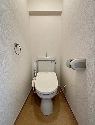 西鉄天神大牟田線 高宮駅 徒歩10分 9階建 築32年のトイレ写真