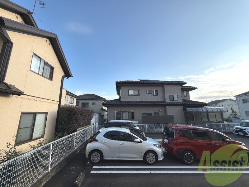 バルコニー　眺望の写真です。閑静な住宅街という印象を受けました。